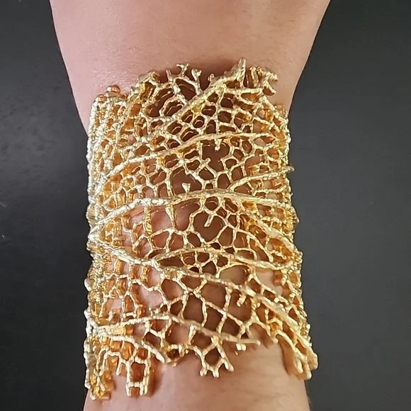 ZARA Coral Cuff Bracelet - Picture 8 of 16